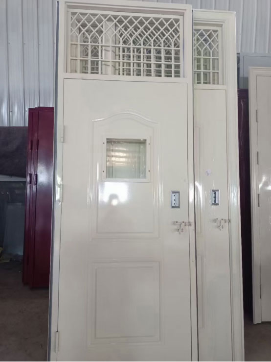 峪泉镇学校教室门 峪泉镇学校教室门