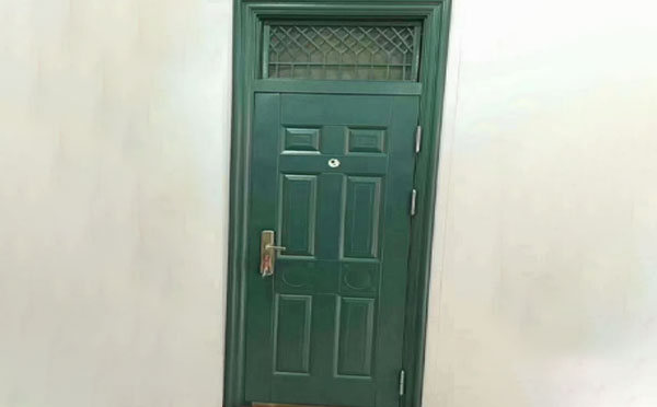 峪泉镇学校教室门