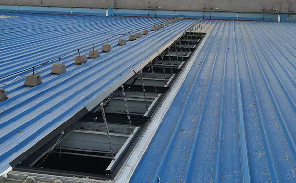 某城市大型商业综合体中庭峪泉镇排烟窗工程