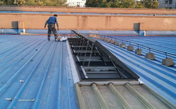 某区域性物流仓储中心峪泉镇排烟窗系统安装项目