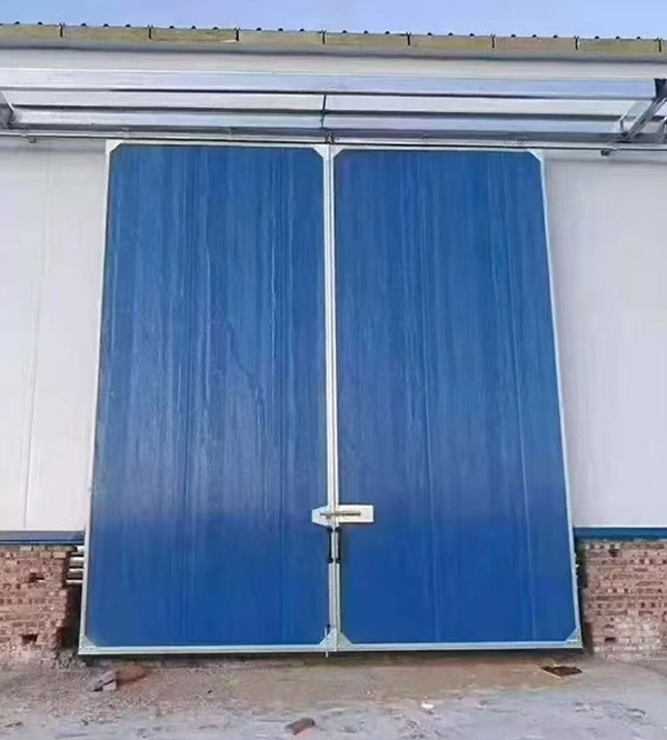 峪泉镇工业门在大型仓储物流通道中的应用实例